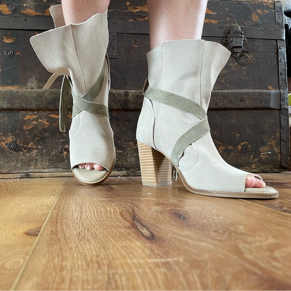 Diba True Open-Toe Bootie in Grey Suede Size 8 - Picture 14 of 16